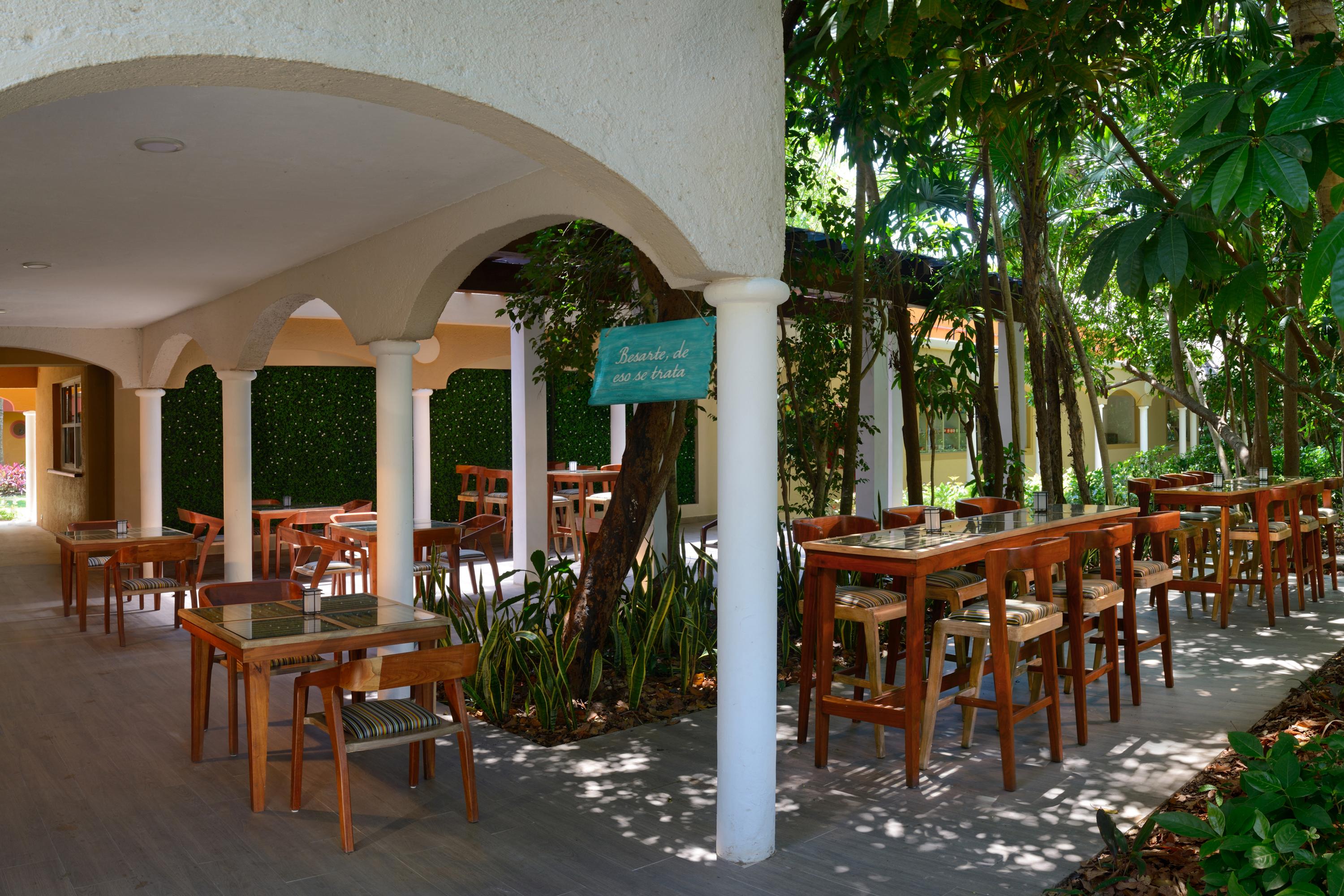 Catalonia Playa Maroma - All Inclusive Punta Maroma Esterno foto Restaurant in the hotel