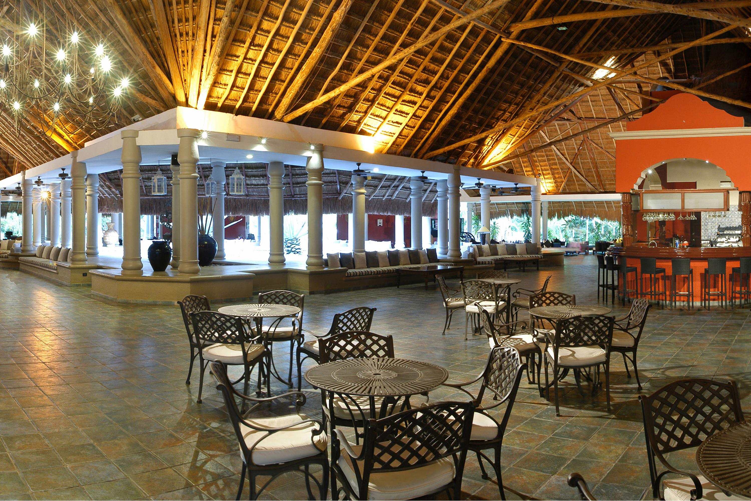 Catalonia Playa Maroma - All Inclusive Punta Maroma Esterno foto The interior of the hotel