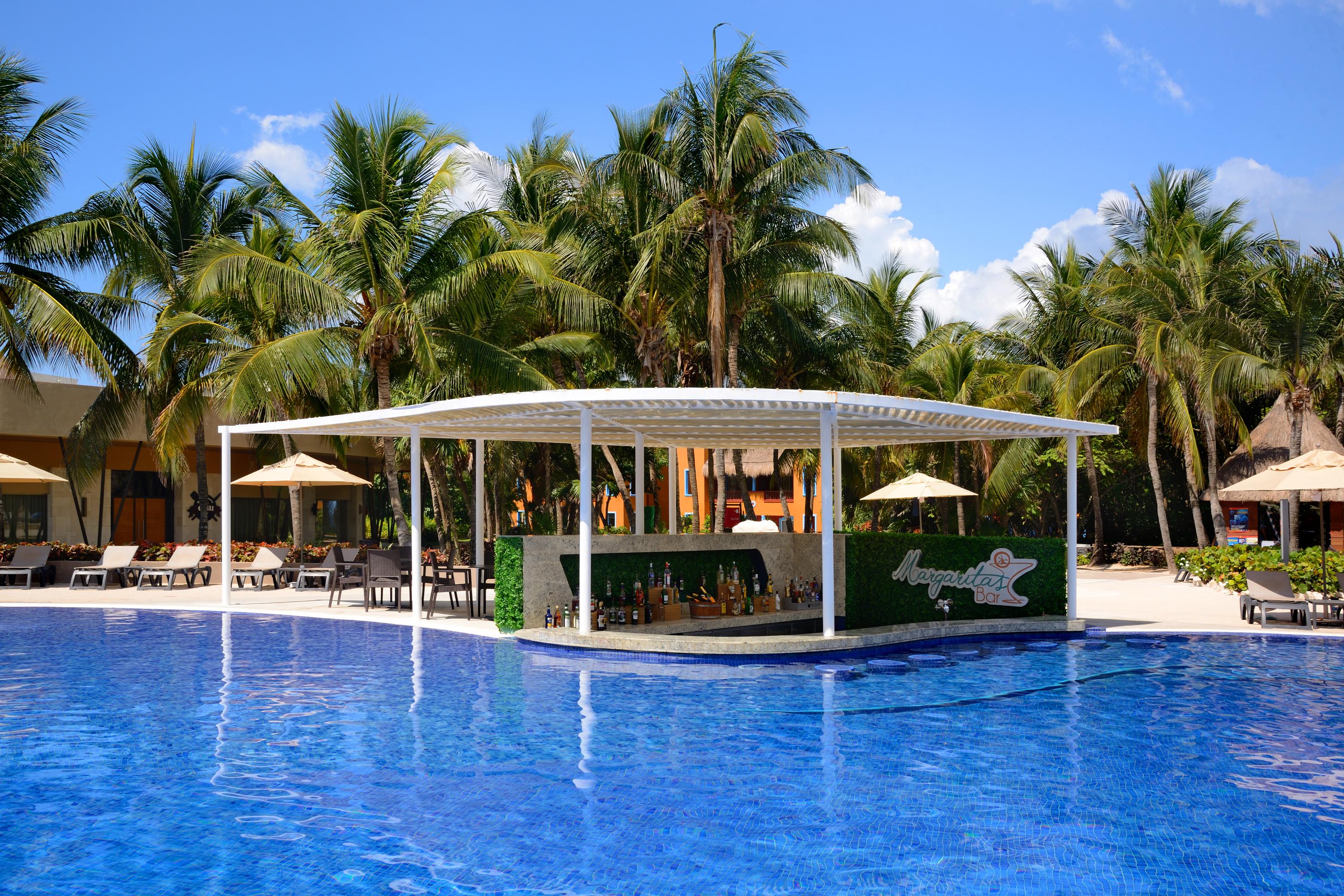 Catalonia Playa Maroma - All Inclusive Punta Maroma Esterno foto The swim-up bar at the Grand Palladium Hotel in Cancun, Mexico